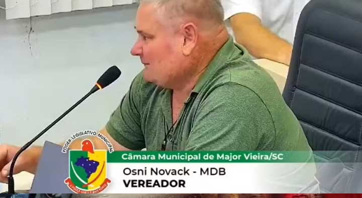 Vereador Osni Novack (MDB) defende morte de cães soltos durante sessão em SC — Foto: Reprodução